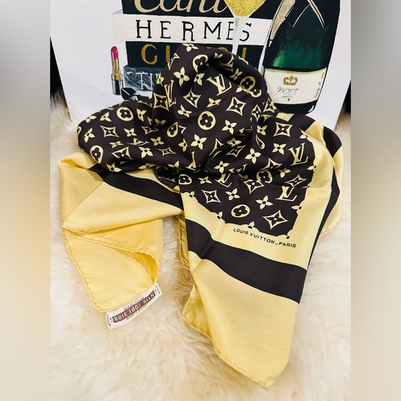 πLOUIS VUITTON Monogram Silk Scarf w/Tag - Picture 3 of 11